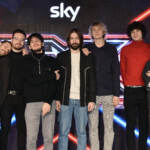 Giovedì la finale di X Factor, sul palco anche i Coldplay e i Maneskin