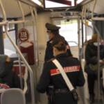 Roma, i carabineri controllano il Green Pass sui mezzi pubblici