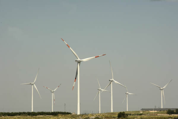 Rinnovabili: il governo sblocca 6 impianti eolici in Puglia e Basilicata