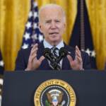 Ucraina, Biden sente Putin e avverte: “Pronti a sanzioni in caso escalation militare”