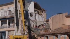 Francia: crolla palazzo nel Var, un morto e almeno 2 dispersi