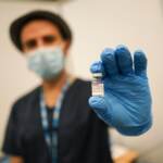 Vaccini, Pfizer: “Dose booster protegge da variante Omicron”