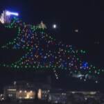 Gubbio, acceso l’albero di Natale più grande del mondo