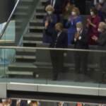 Germania, standing ovation in Parlamento per Angela Merkel
