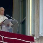 Migranti, Papa: “Guardiamo negli occhi gli scartati”