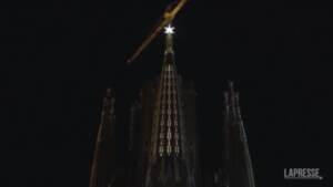 Spagna, accesa una stella sul punto più alto della Sagrada Familia