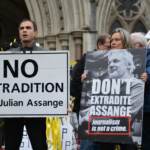 Assange: corte Gb ribalta sentenza e apre all’estradizione negli Usa