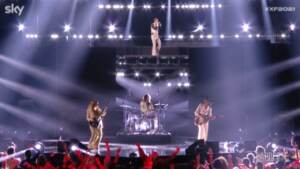 X Factor: i Maneskin fanno impazzire il Forum di Assago. Il video dell’esibizione