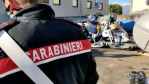Torino, trovata rimessa di auto rubate: un arresto e una denuncia