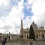 Vaticano, arrivano a San Pietro l’albero delle Dolomiti e la Natività del Perù