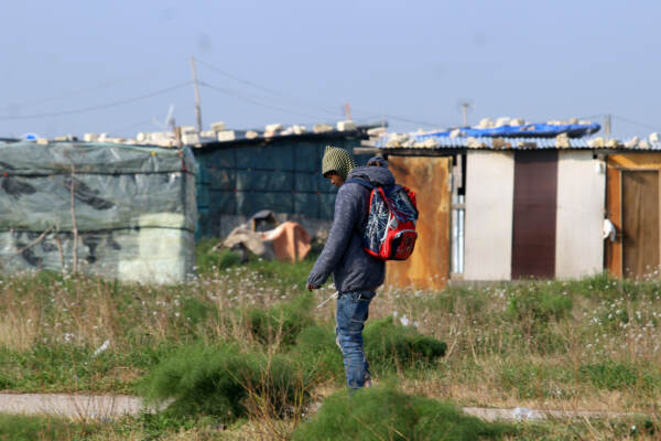 Foggia, sgombero in baraccopoli Borgo Mezzanone: 200 agenti in campo