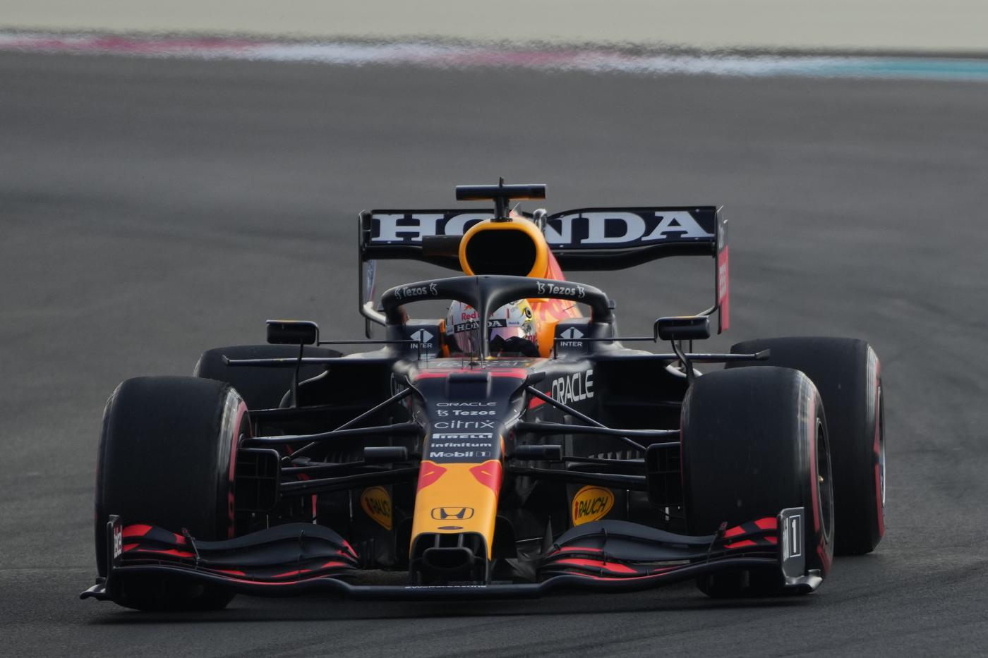 F1, Gp Abu Dhabi: l’ultima pole della stagione è di Verstappen
