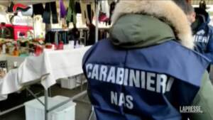 Torino, vendita illegale di campioncini di profumo: cinque denunce
