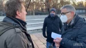 No Green Pass in piazza a Milano, il confronto tra Pregliasco e un manifestante