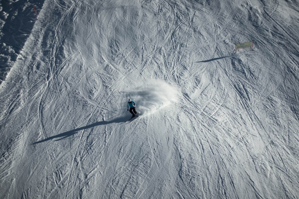 Galleria foto 'Sestriere, le piste da sci riaprono al pubblico' - foto 3