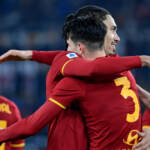 Calcio: la Roma vince e aggancia la Juve