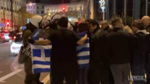 Atene, tensione alla manifestazione No Vax
