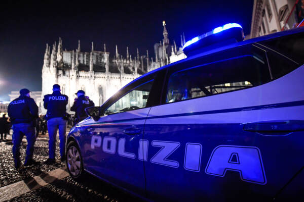 Milano, scambio di auguri delle Forze dell'Ordine in Piazzetta Reale