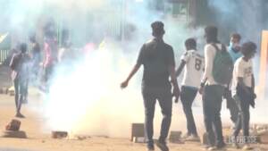 Sudan, gas lacrimogeni contro i manifestanti a Khartoum