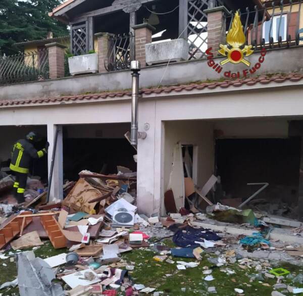 Esplosione in una casa a Rocca di Papa: una donna in gravi condizioni