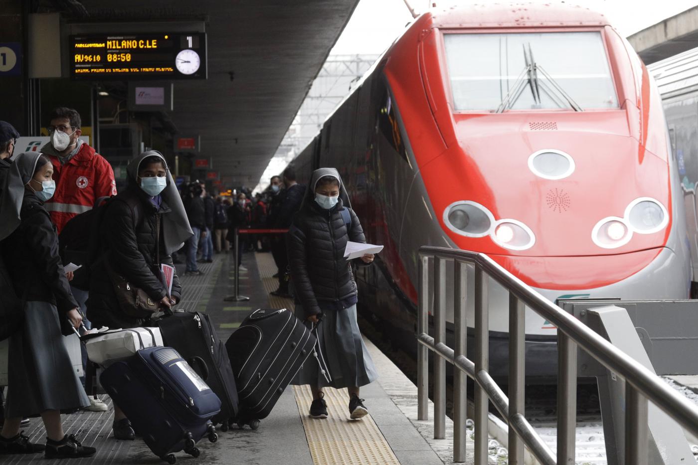 Incidenti lavoro: schiacciato da treno merci muore nel Torinese, morto anche operaio nel Varesotto