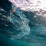 Rifiuti: i velisti acchiappa-plastica, tante microfibre in mare in Europa