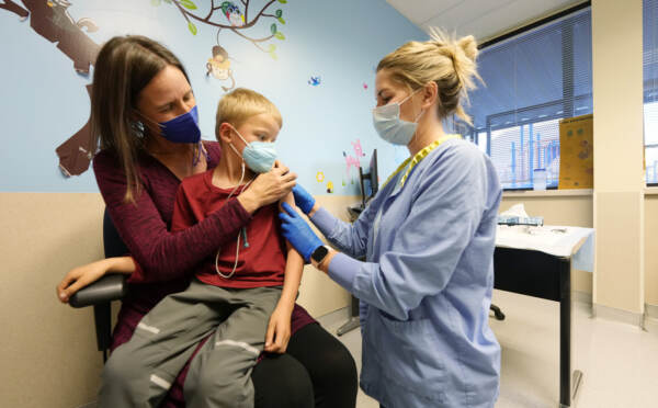 Vaccini, negli Usa via libera definitivo a Pfizer per bambini tra i 5 e gli 11 anni