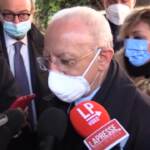 Baby vaccini, De Luca contro Salvini: “E’ ancora allo stadio evolutivo dei Neanderthal”