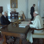 Mattarella in Vaticano, saluti di congedo del Presidente della Repubblica a Papa Francesco