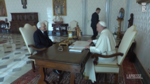 Mattarella in Vaticano, saluti di congedo del Presidente della Repubblica a Papa Francesco
