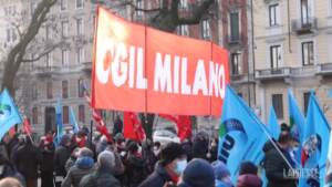 Milano, sciopero nazionale CGIL-UIL: migliaia di persone al corteo