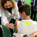 Vaccini 5 -11 anni, a Napoli una scuola di periferia diventa hub