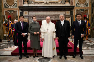 Papa Francesco in Udienza con gli gli Ambasciatori di Moldova, Kyrgyzstan, Namibia, Lesotho, Lussemburgo, Ciad e Guinea Bissau