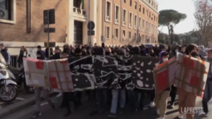 Roma, tensioni tra studenti e polizia durante una manifestazione