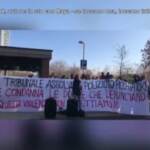 Accusò poliziotto di averla picchiata, condannata ragazza. Presidio di solidarietà davanti a Tribunale Torino