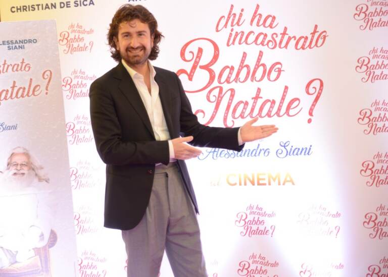 “Chi ha incastrato Babbo Natale?”, il photocall con Alessandro Siani, Christian De Sica e Diletta Leotta