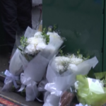 Osaka, messaggi e fiori per le vittime dell’incendio