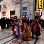 Alta velocità, flash mob in stazione Centrale per celebrare il primo Frecciarossa Parigi-Milano
