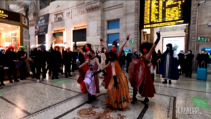 Alta velocità, flash mob in stazione Centrale per celebrare il primo Frecciarossa Parigi-Milano