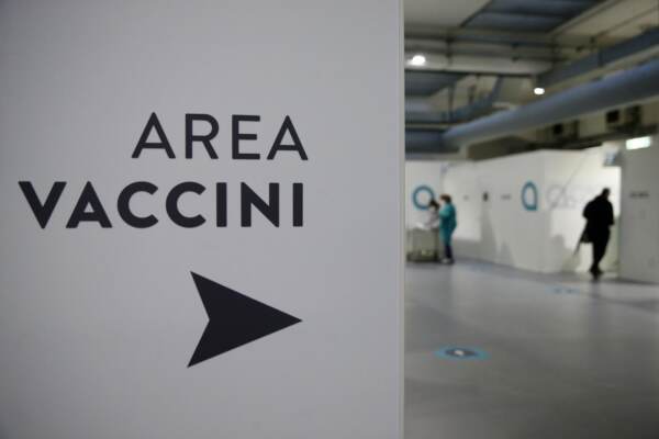 Terza dose Covid-19, continua la campagna di vaccinazione in vista delle festività natalizie