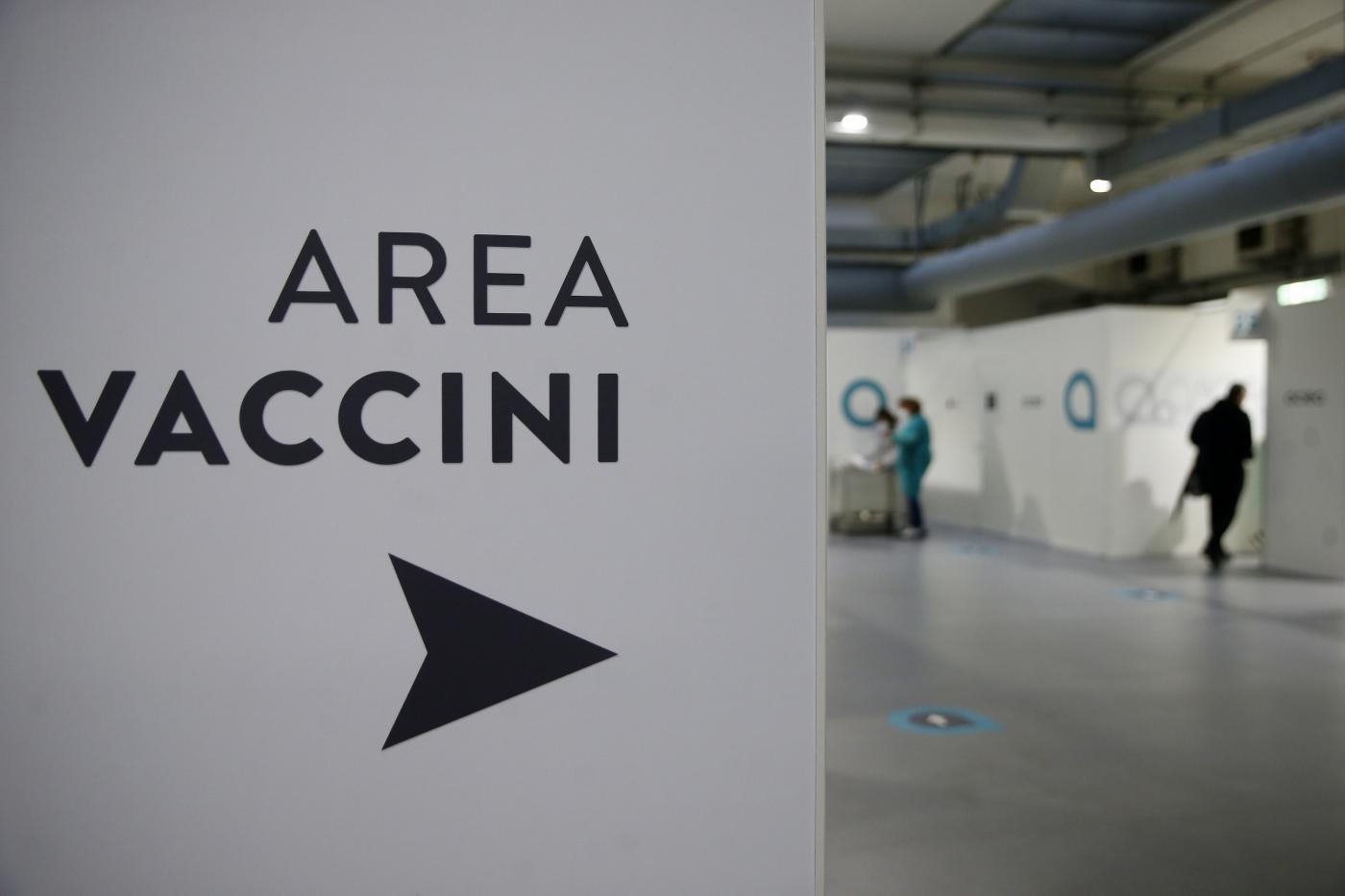 Blitz medici no vax all’assemblea dell’Ordine, urlano ‘mafiosi’. Intervento della polizia