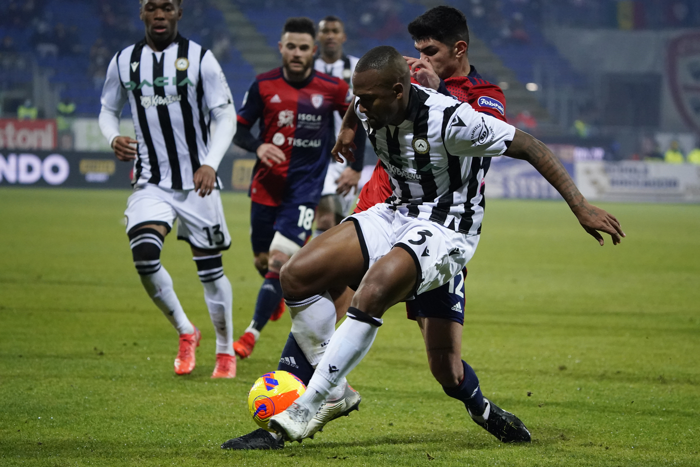 Serie A, Udinese ritrova vittoria con un poker, Cagliari sprofonda