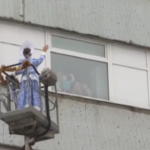 Mosca, in un ospedale pediatrico Nonno Gelo e la Fanciulla delle Nevi portano doni ai bambini