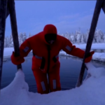 Finlandia, un tuffo nelle acque glaciali di Rovaniemi: nuovo trend turistico in Lapponia