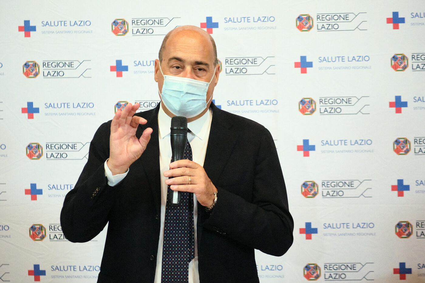 Lazio: Zingaretti firma ordinanza per mascherine all’aperto da 23/12