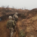 Ucraina: militari scavano trincee vicino al confine con la Russia