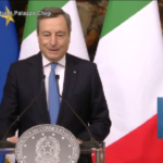 Covid, Draghi: “Nessuna misura ancora decisa, attendiamo dati diffusione Omicron”