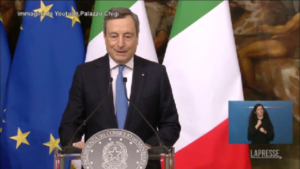 Covid, Draghi: “Nessuna misura ancora decisa, attendiamo dati diffusione Omicron”
