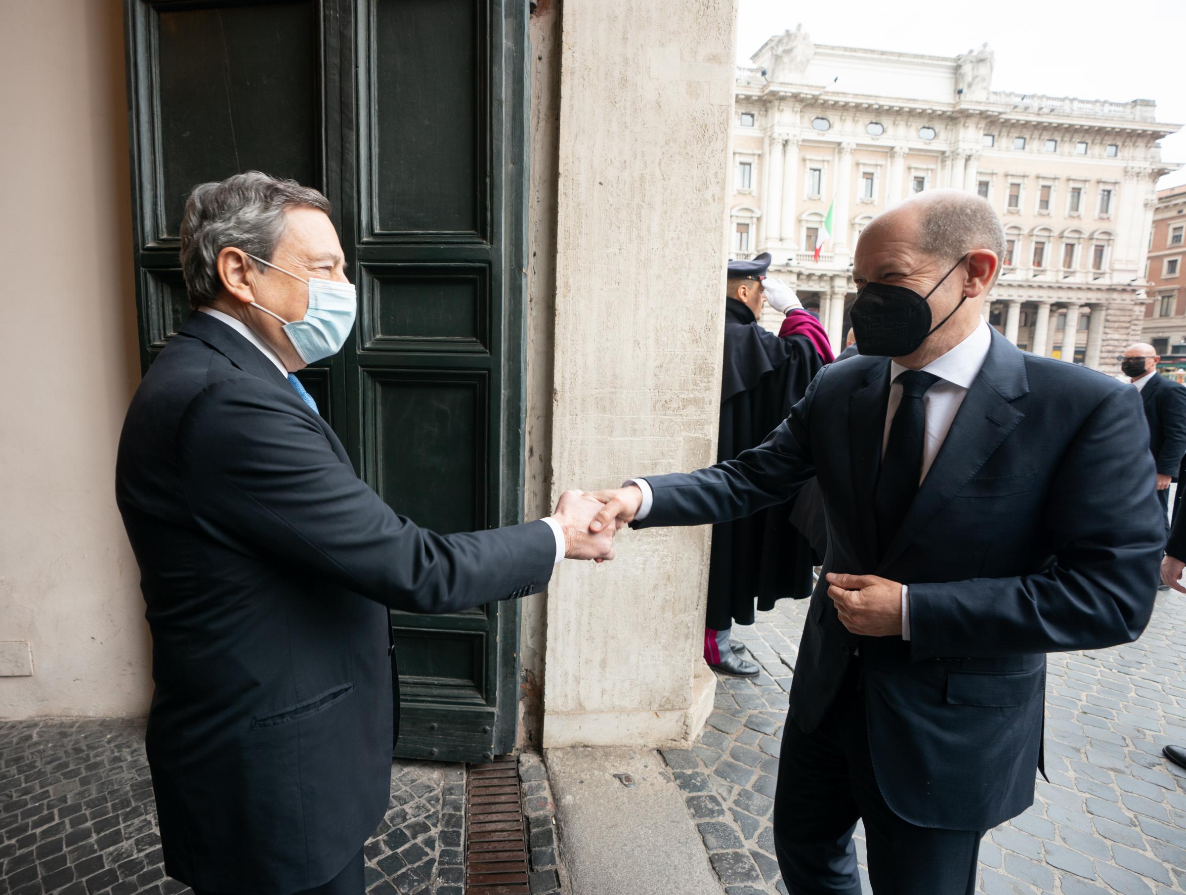 Scholz in Italia, Draghi: “Con Germania legame forte, affrontare insieme sfide”