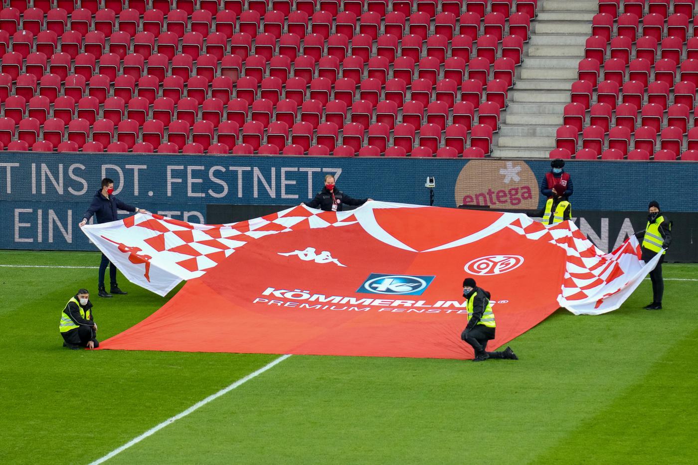 Covid: Germania vara stretta dal 28 dicembre, calcio senza pubblico e discoteche chiuse